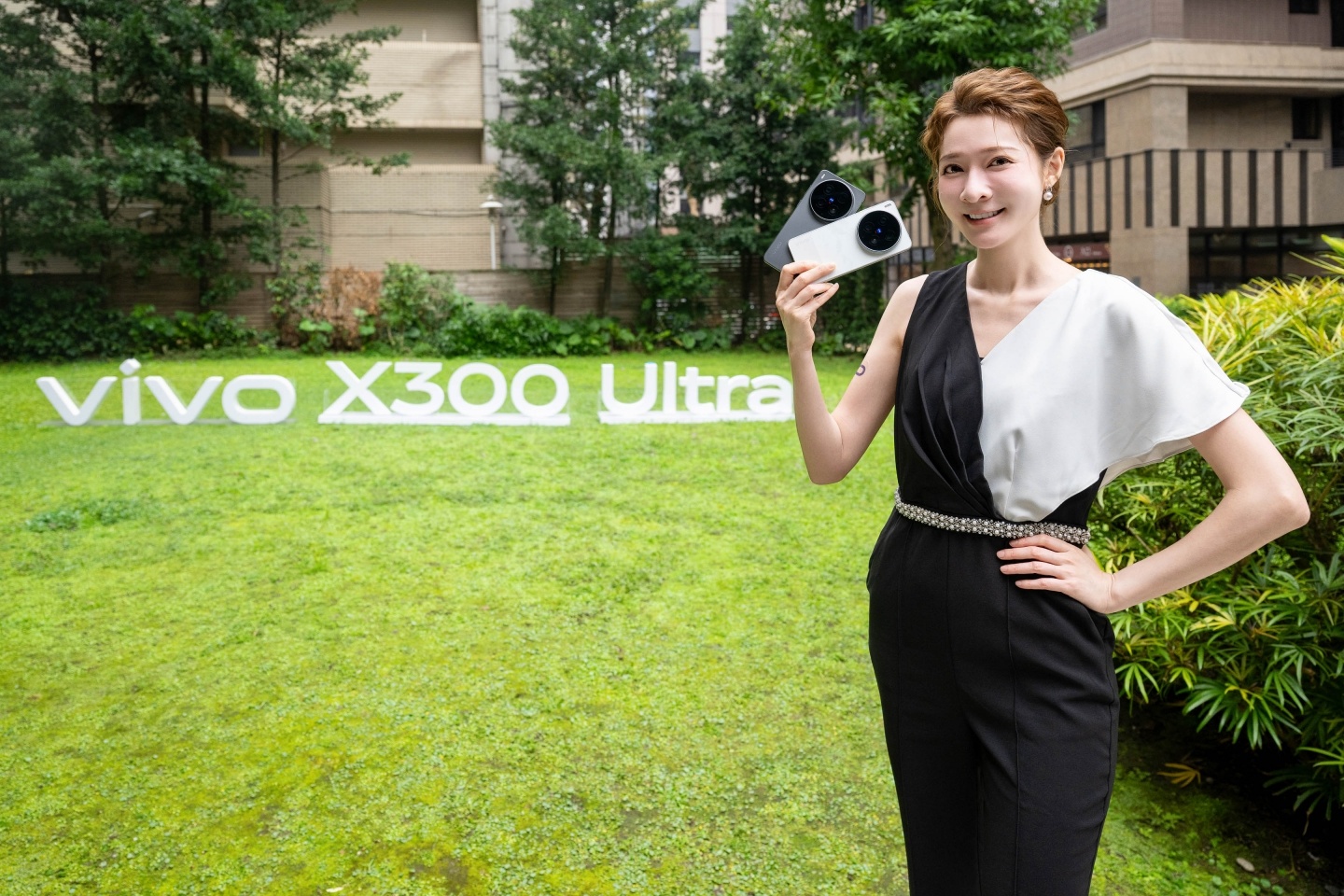 手機變身電影攝影機?我摸到 vivo X300 Ultra! 手機變身電影攝影機?我摸到 vivo X300 Ultra!