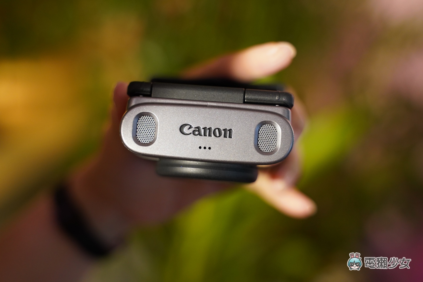 出門｜Canon 新款影音相機『 PowerShot V10 』登臺！輕巧機身上手超好拍