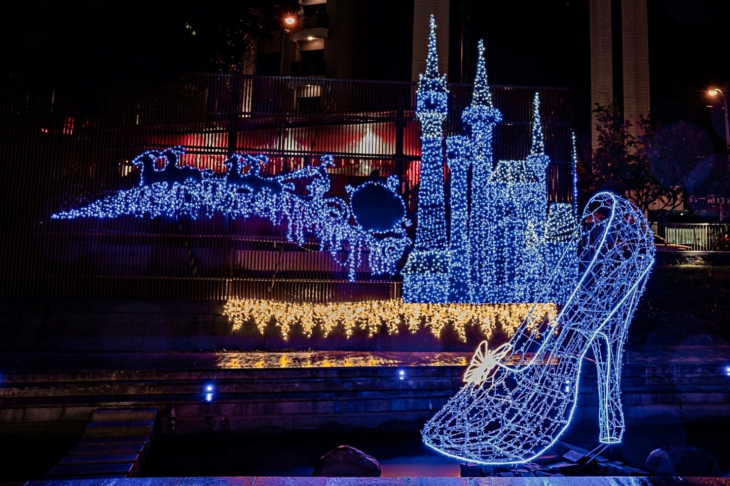 『 2019 台中耶誕城夢想世界 』超夢幻迪士尼 TSUM TSUM 聖誕樹，還有超人氣公主燈飾，給你最童話的聖誕節！