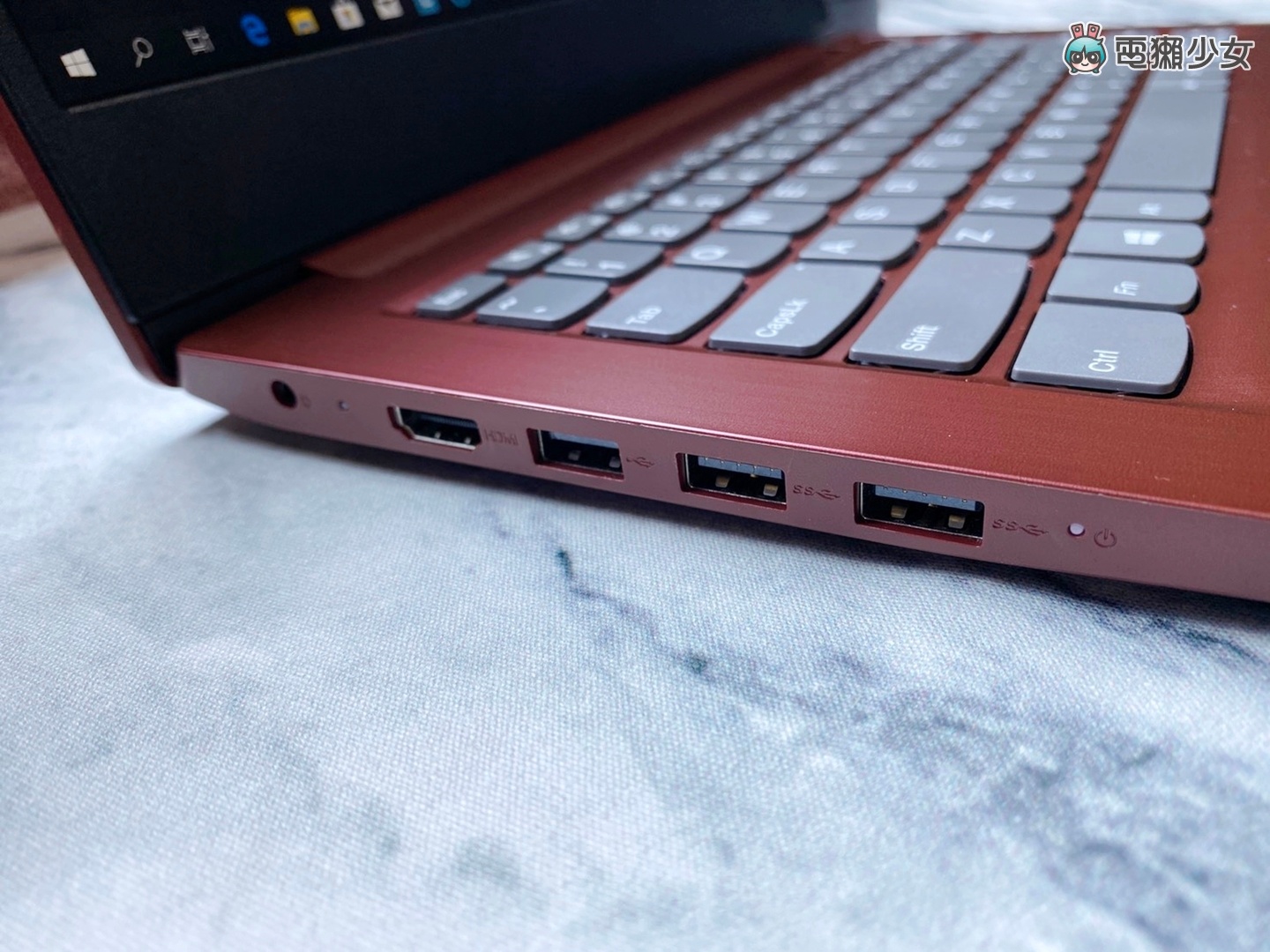開箱｜耐看的酒紅色筆電！14 吋『 Lenovo IdeaPad Slim 3i 』還有實體視訊遮蔽蓋！