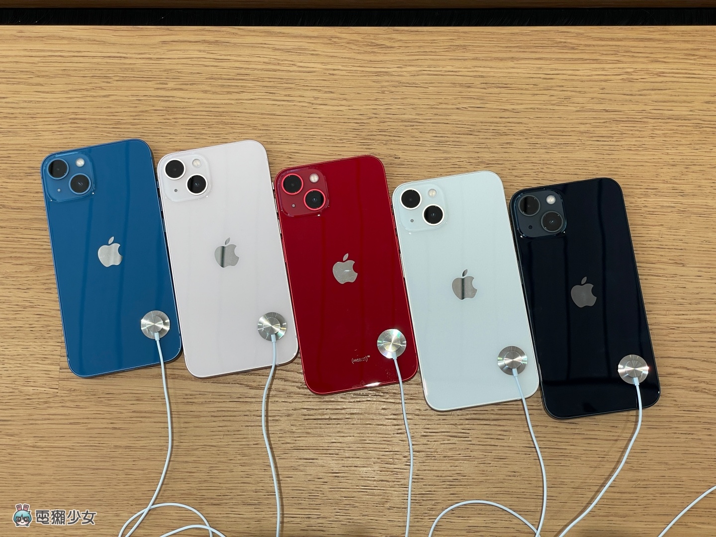 iPhone 13 全系列顏色解析！粉色、天峰藍真的很好看 跟 iPhone 12 的相似色差多少？
