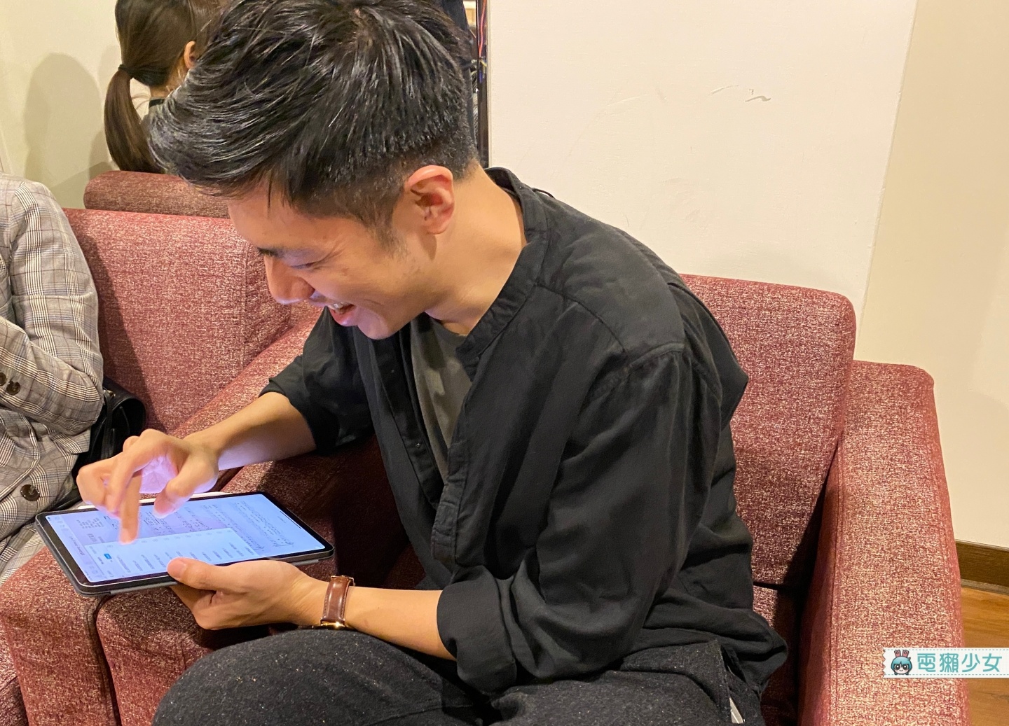 出門｜《台灣有個好萊塢》後台直擊！帶你看幕後團隊如何運用 iPad 及 MacBook Pro 打造這部音樂劇