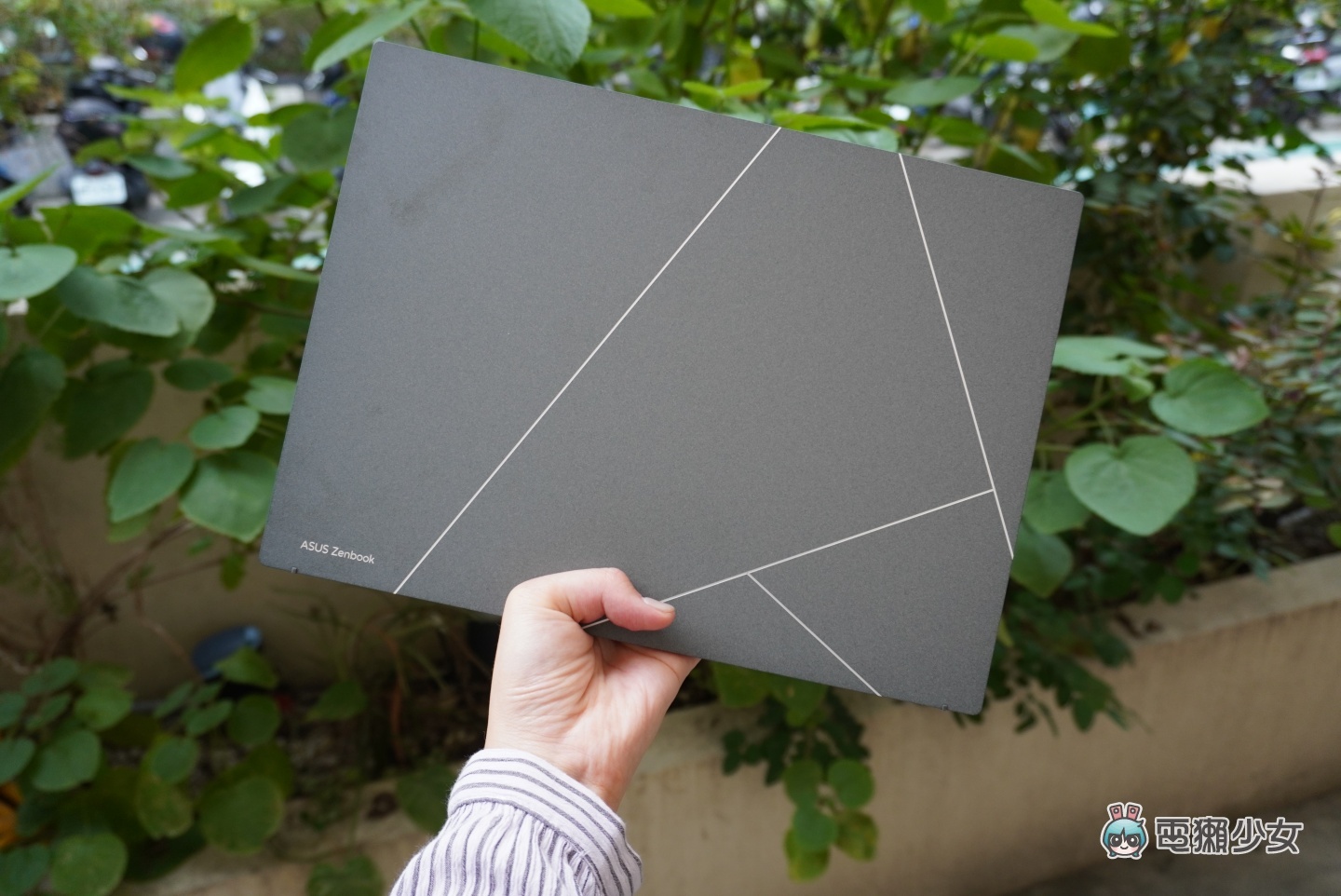 出門｜又輕又好看！華碩 Zenbook S 13 OLED（UX5304）輕薄筆電亮相