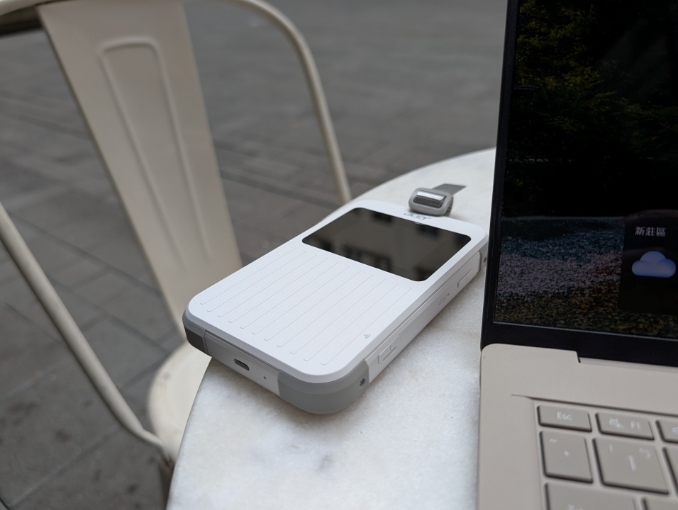 開箱｜為什麼不直接用 eSIM？這台 Acer Connect M6E 5G 行動 WiFi 給我答案