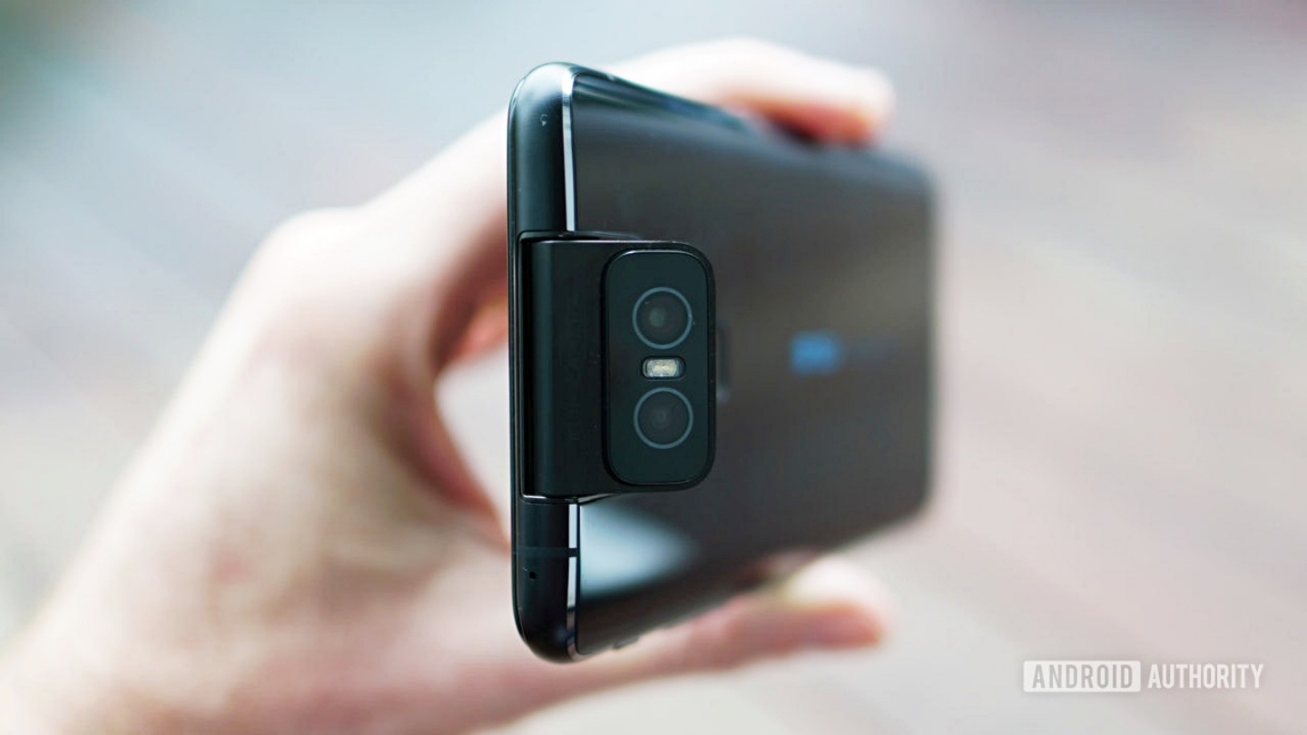 外媒提出對華碩 ZenFone 8 的『 六大期待 』 希望延續翻轉鏡頭模組、還期盼能加入無線充電功能