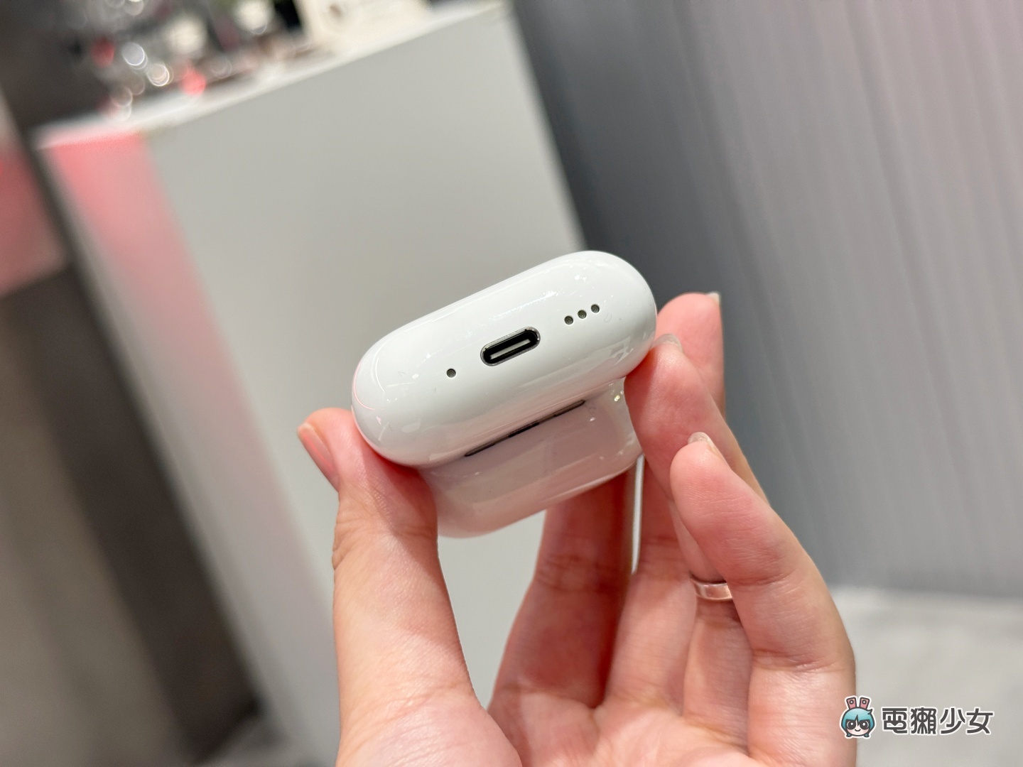 AirPods 4 蛇年特別款限量開賣！AirPods 4 主動降噪和一般版差在哪？價差 1,500 元能獲得哪些功能？