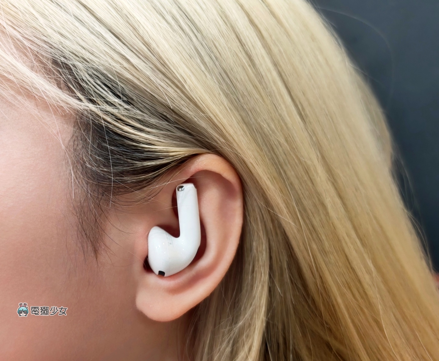 原來你戴了好幾年的 AirPods 根本戴錯?全球爆紅「正確戴法」掀戰火,連 AI 都來插嘴 原來你戴了好幾年的 AirPods 根本戴錯?全球爆紅「正確戴法」掀戰火,連 AI 都來插嘴