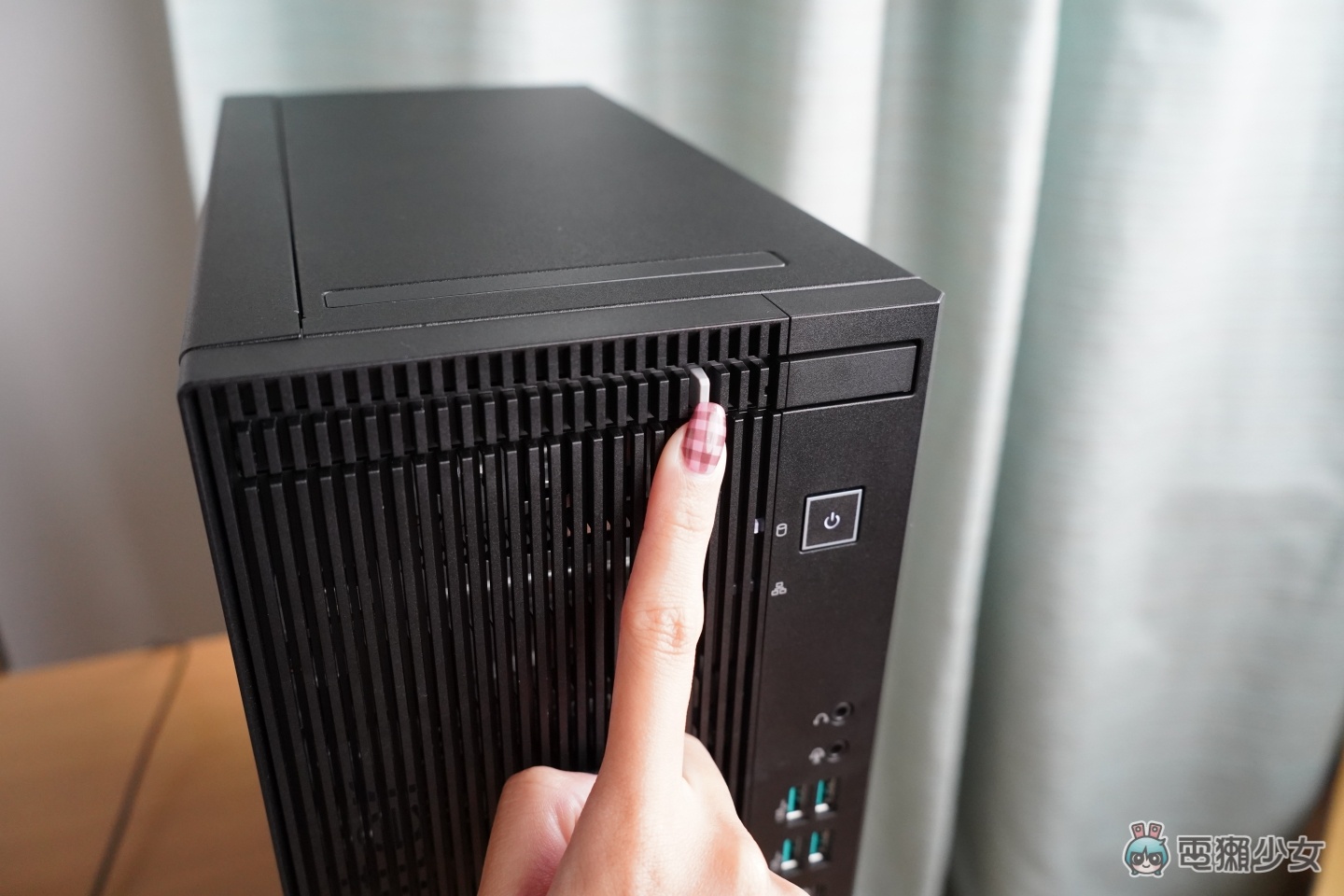 【開箱】ASUS ExpertCenter D900 Mini Tower （D900MF） 開箱：效率、好用兼顧的「西裝坦克」