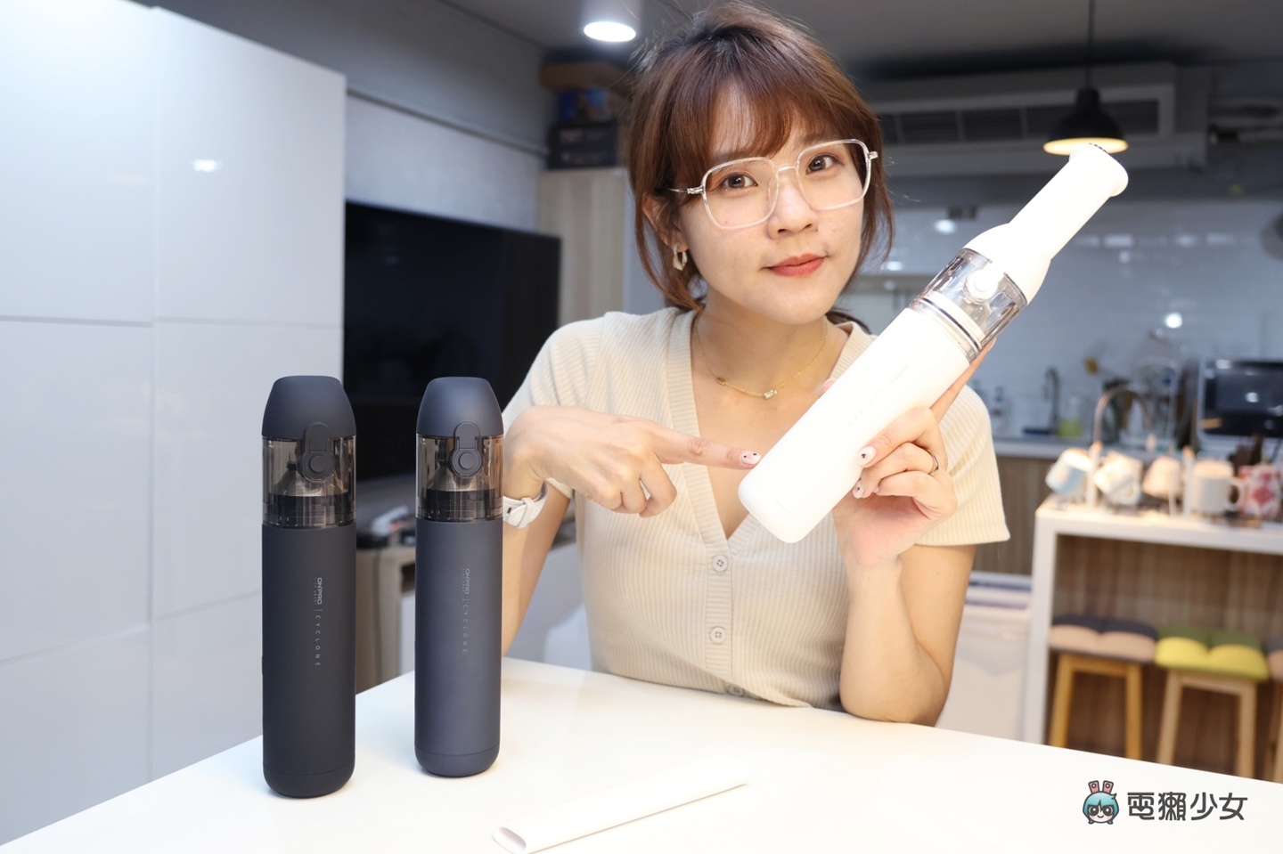 餅乾屑、小灰塵掰掰～維持環境清潔的小幫手！ONPRO UV-V1 Max 第三代吹吸兩用無線吸塵器