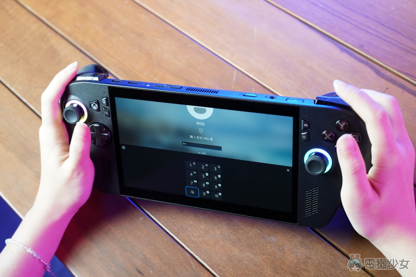 【開箱】ROG Xbox Ally X 開箱：Windows 掌機介面大進化