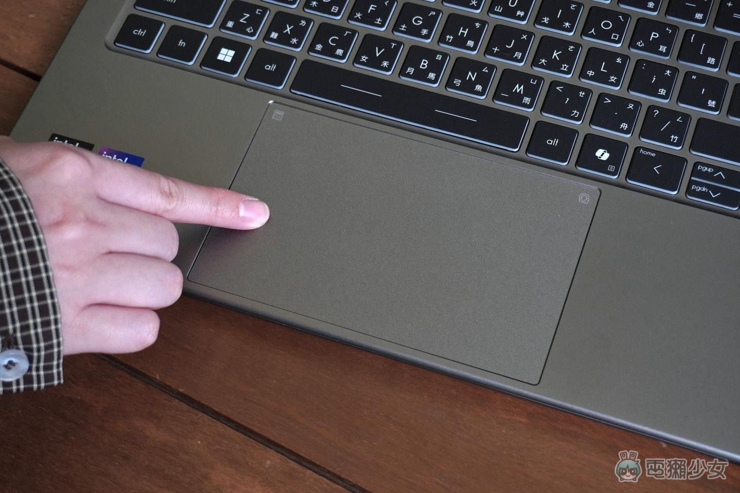 【開箱】有 AI、高續航、還能玩 3A 級大作?全新 MSI Prestige 14 Flip AI+ 輕薄翻轉筆電 打破商務機的刻板印象！