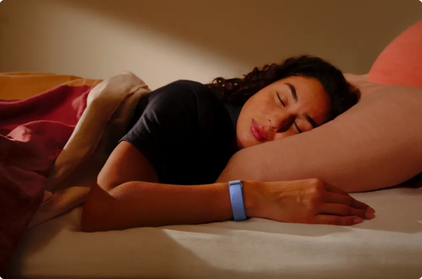 無螢幕 AI 手環登場！Google Fitbit Air 主打一週長續航　Gemini 健康教練隨身陪練