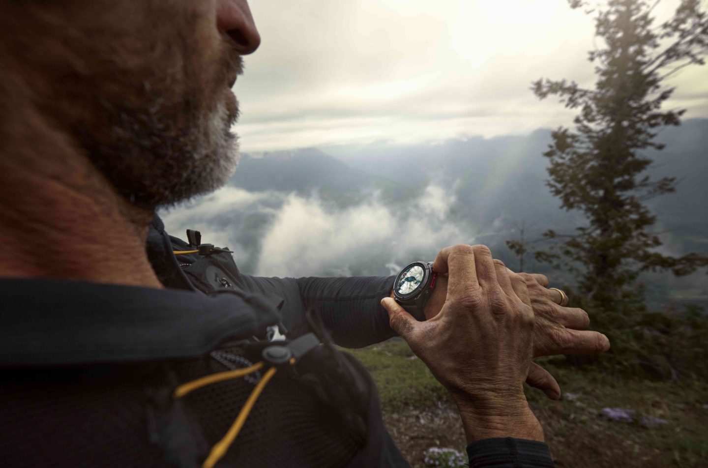Garmin fēnix 8 Pro 登場！全球首款 MicroLED 智慧錶，內建腕上直接發送 SOS 功能