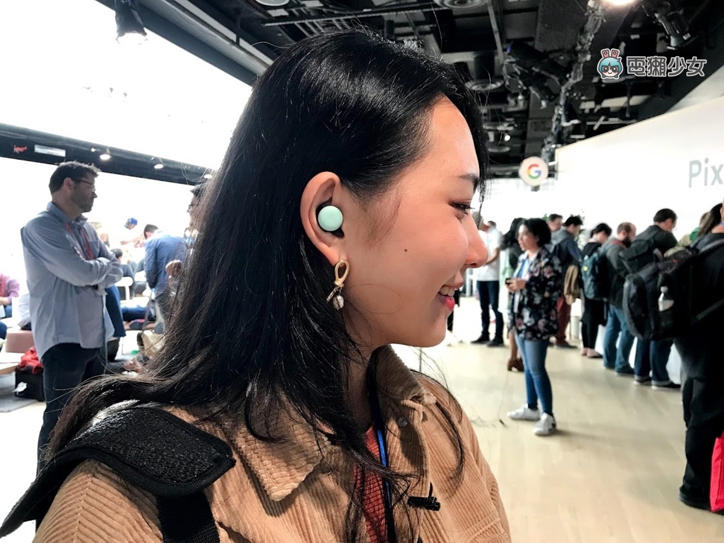 Google 終於推出 Pixel Buds 藍牙耳機啦！支援語音助理也有即時翻譯功能！