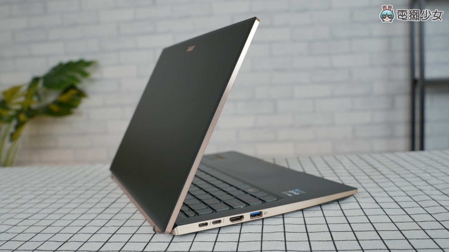 開箱｜理想身型、質感外型！Acer Swift 5 輕薄外觀與效能再進化，搭載 Intel 第 12 代處理器成就商務首選
