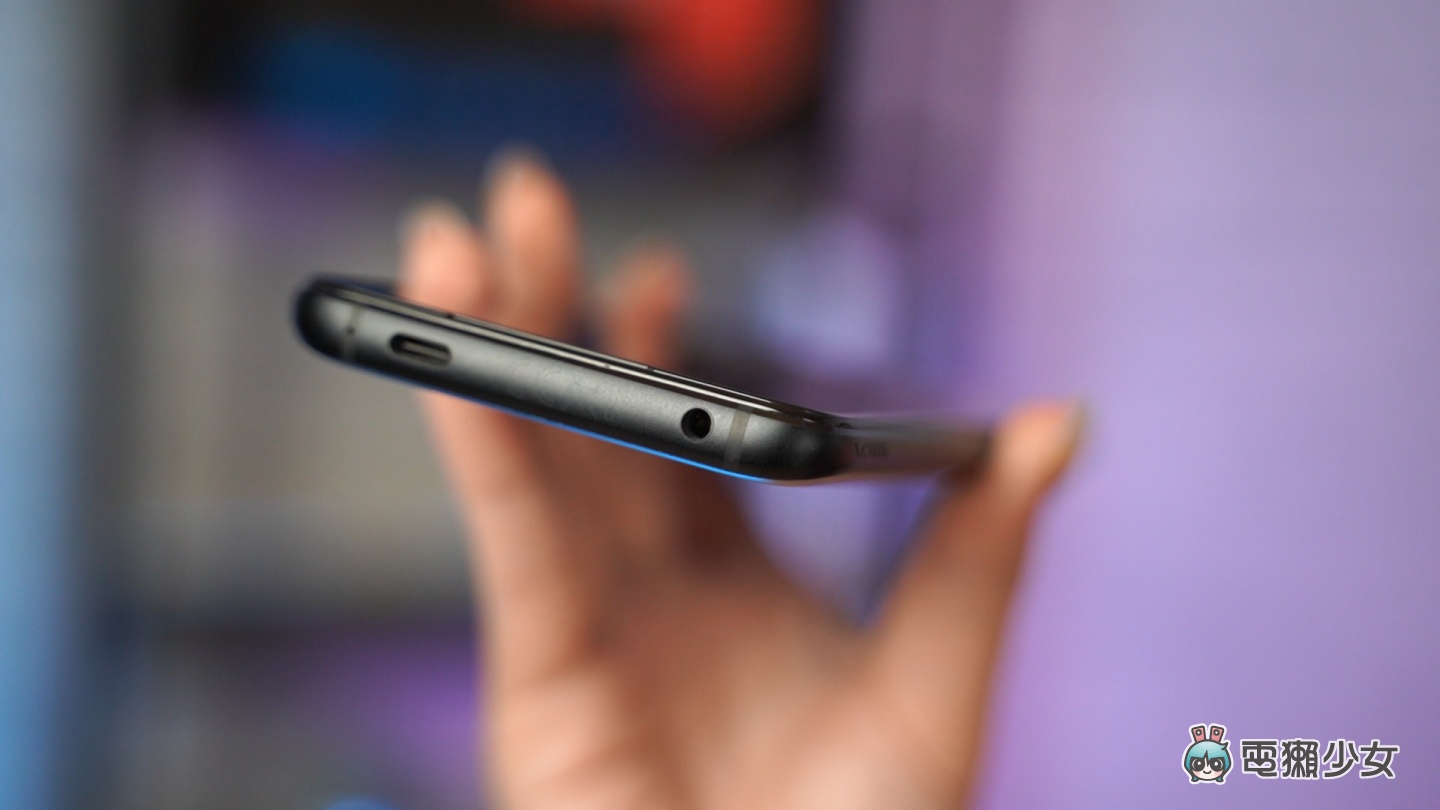 開箱｜處理器篡位排行第一！ROG Phone 6D Ultimate 電競手機，出現神祕小黑盒？實測遊戲數據結果說話，告訴你！它！有！多！強！