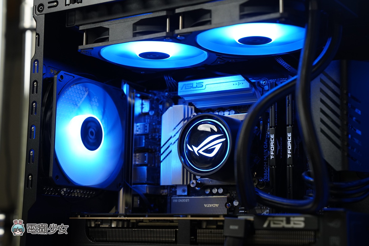 效能猛獸『ROG G700 電競桌機』不僅外型搶眼，效能更加突出！
