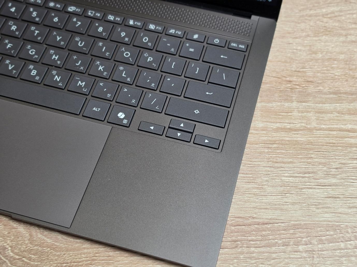 【評測】ASUS Zenbook S14 (UX5406AA) 開箱：不簡單的新機身 + 最新 Intel® Core™ Ultra 9 系列 3 處理器