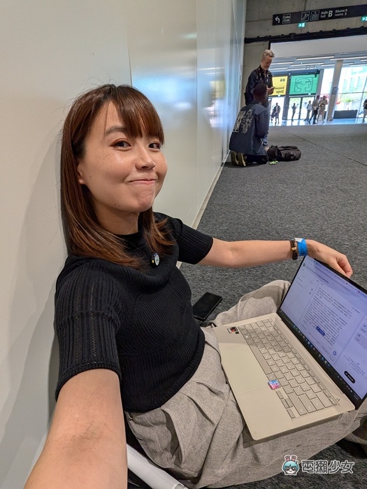 我選了一台高通筆電  ASUS Zenbook A14（UX3407）不到四萬元、低於一公斤
