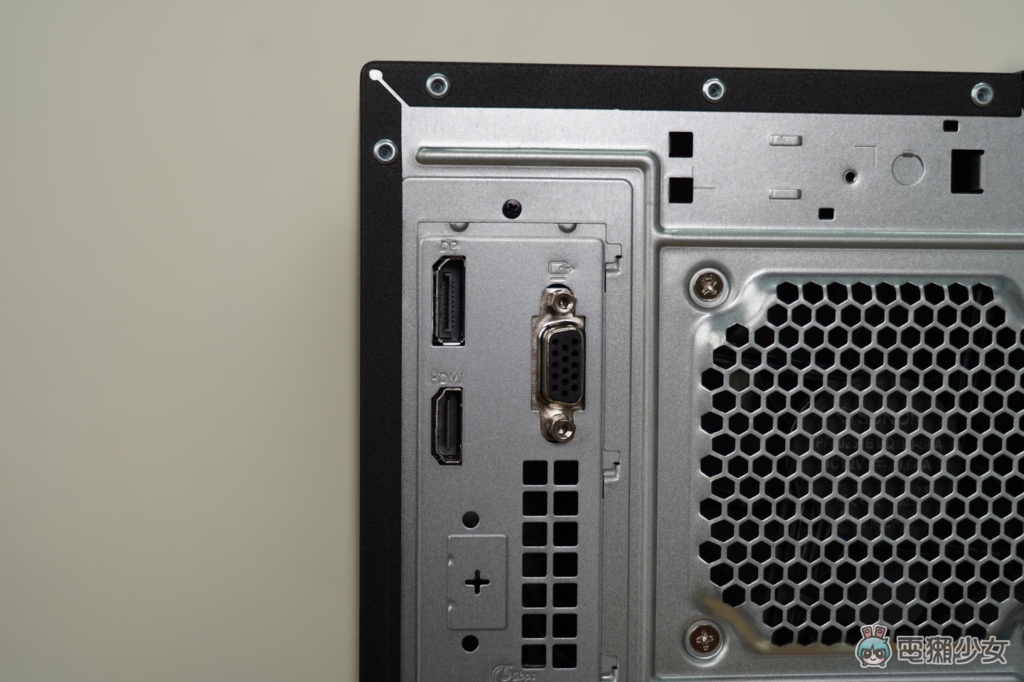 【開箱】ASUS ExpertCenter D900 Mini Tower （D900MF） 開箱：效率、好用兼顧的「西裝坦克」
