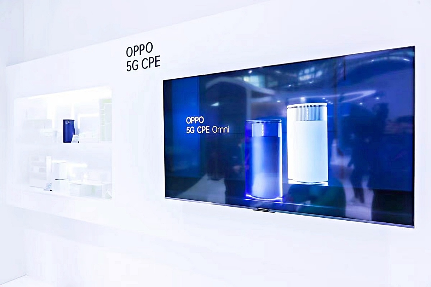 OPPO 推『 卷軸式螢幕 + 隔空充電 』黑科技！於 2021 MWC 上海場亮相