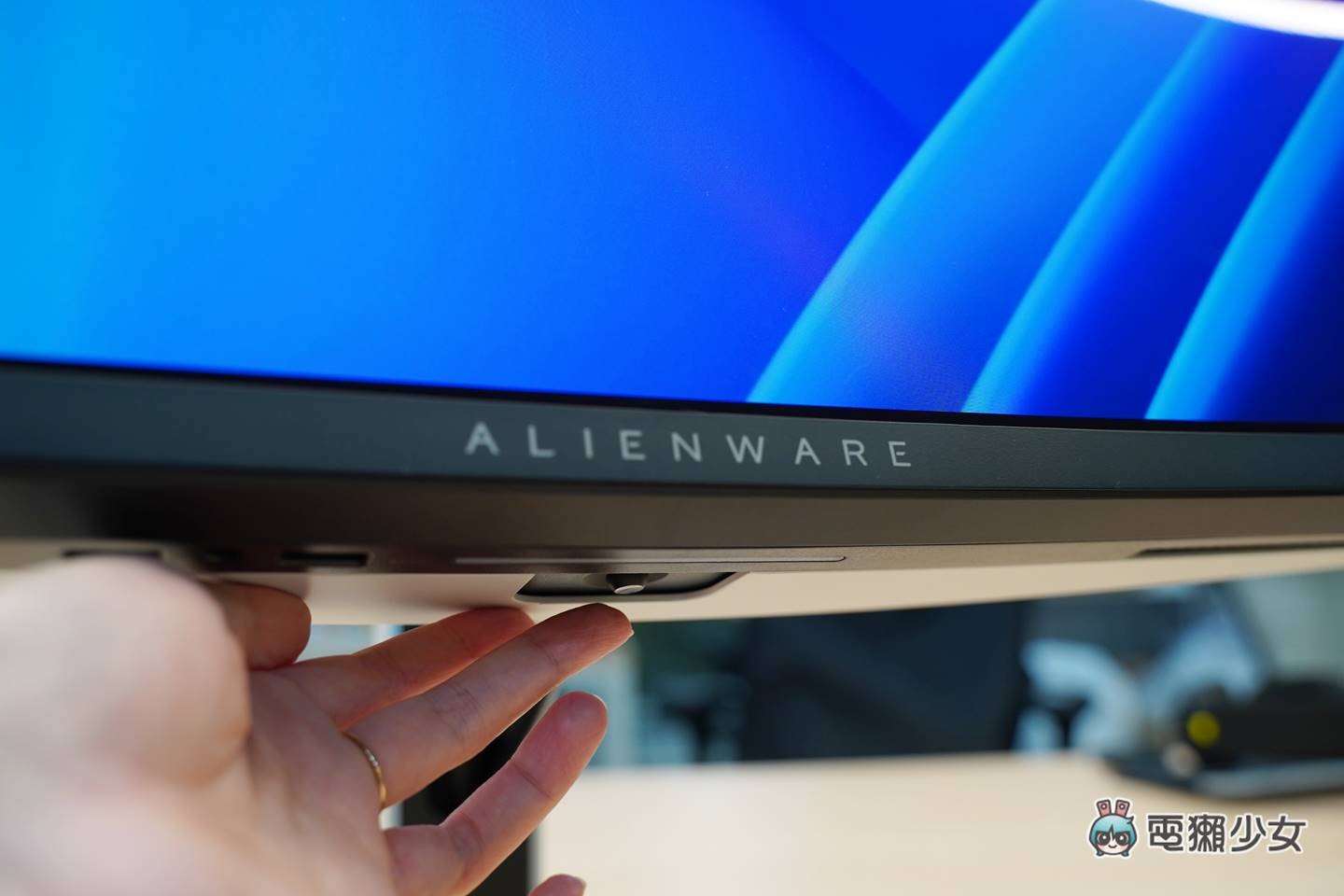 開箱｜最新 QD-OLED 技術顯示器，Alienware 34 吋曲面電競螢幕 AW3423DW