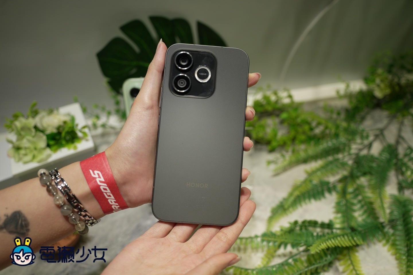 出門｜HONOR 600S/ 600 Lite 手機可以摔 2.5 公尺？ 大巨蛋看味全龍球賽體驗