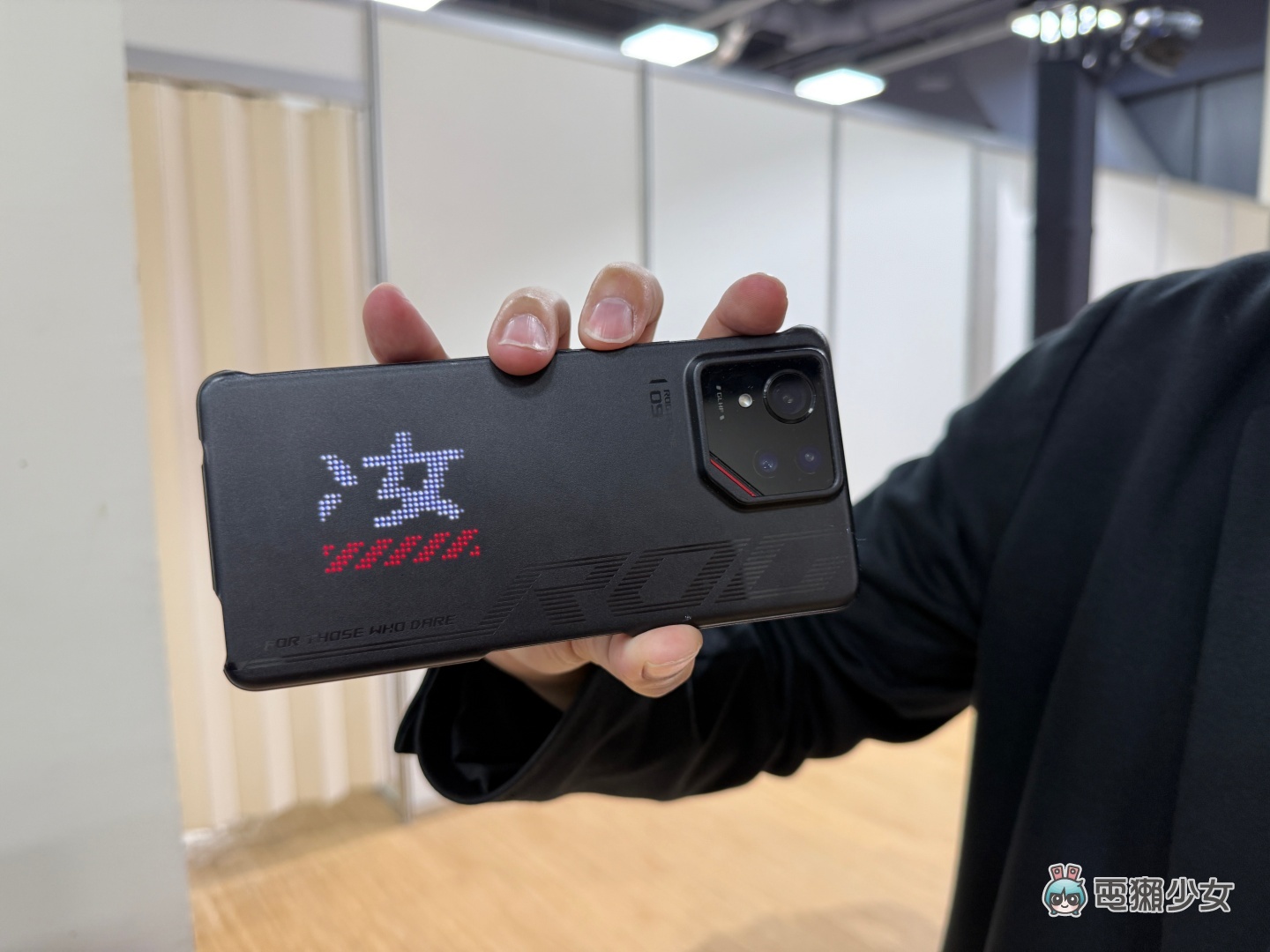 出門｜ROG Phone 9 系列強勢登場：AniMe Vision 變大了，還能玩超可愛的復古小遊戲！