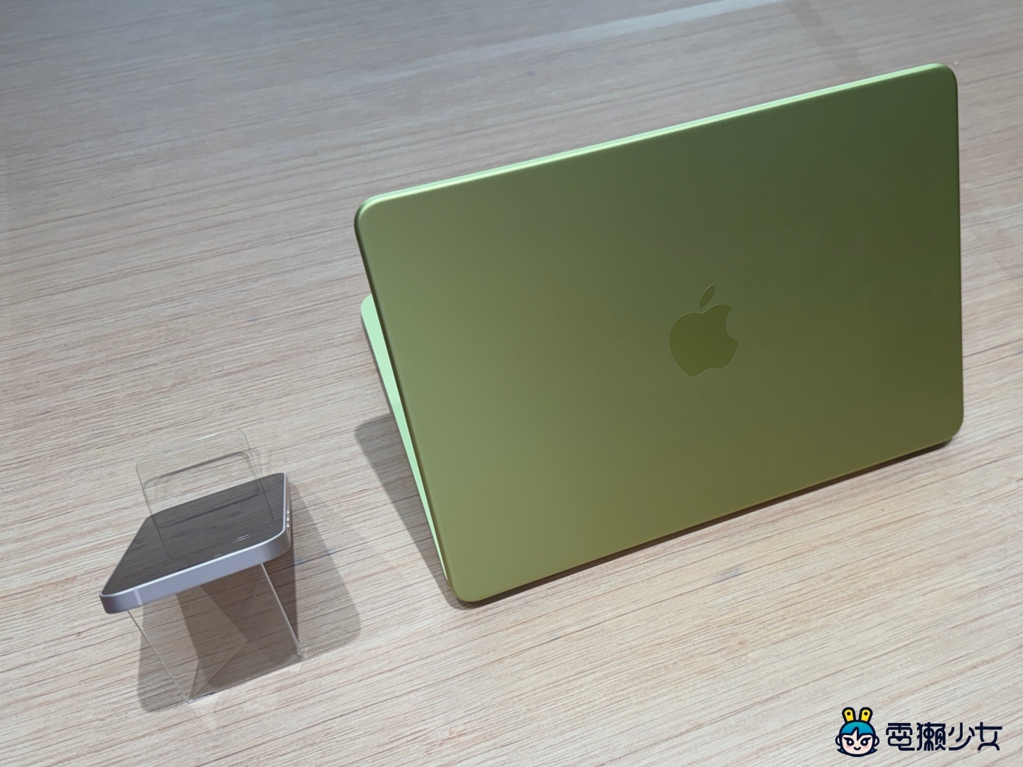 台灣大哥大正式開賣 Mac 全系列，果粉生態圈一站補齊！