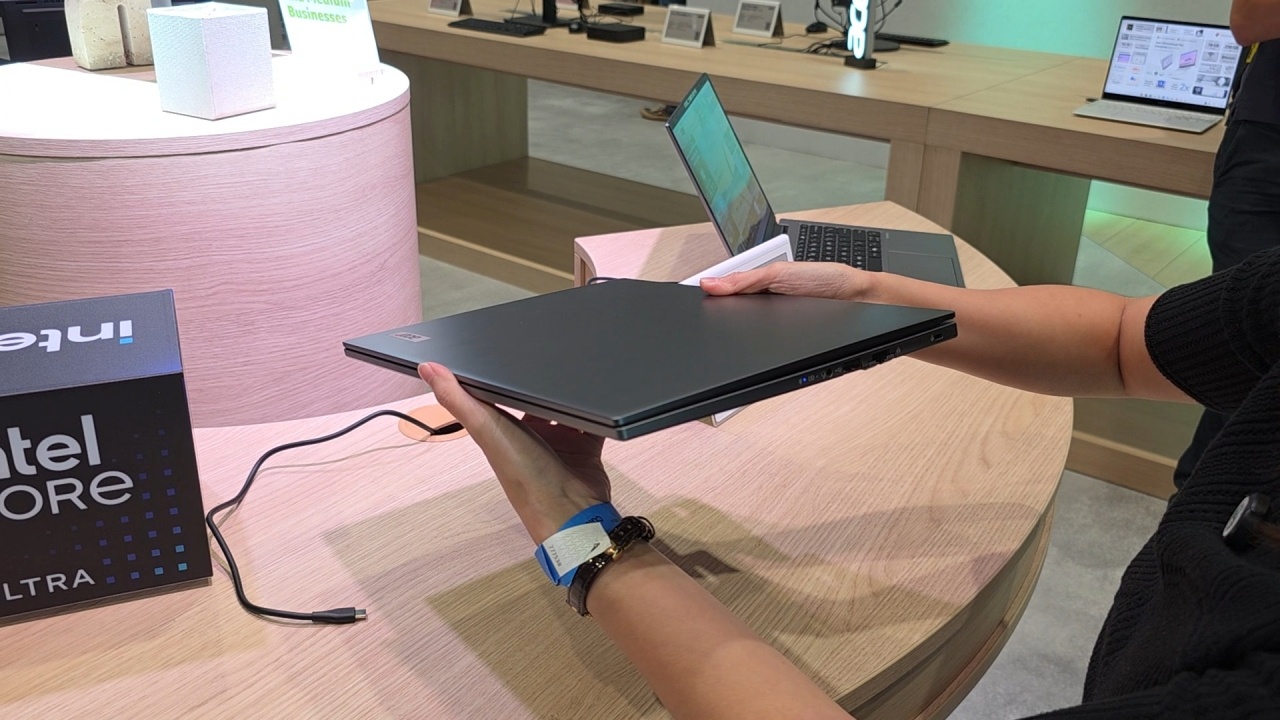 Acer IFA 2025 新品：TravelMate X14 AI 新系列商務筆電＋Vero 系列雷射投影機，生活的雙重升級