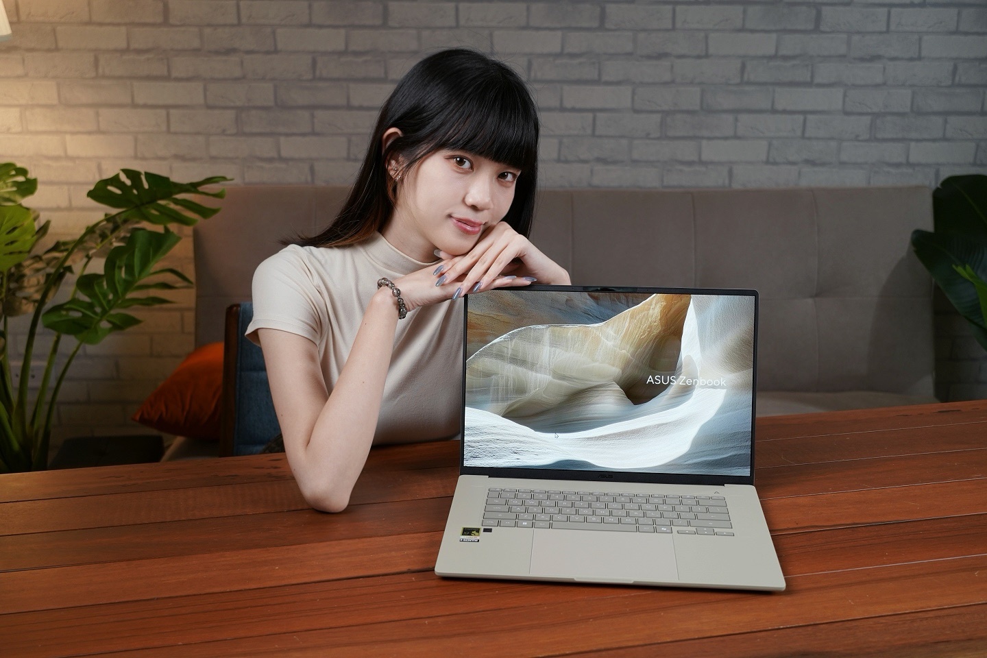 【評測】ASUS Zenbook A16 (UX3607OA) 開箱：金色機身我喜歡你啊 😍