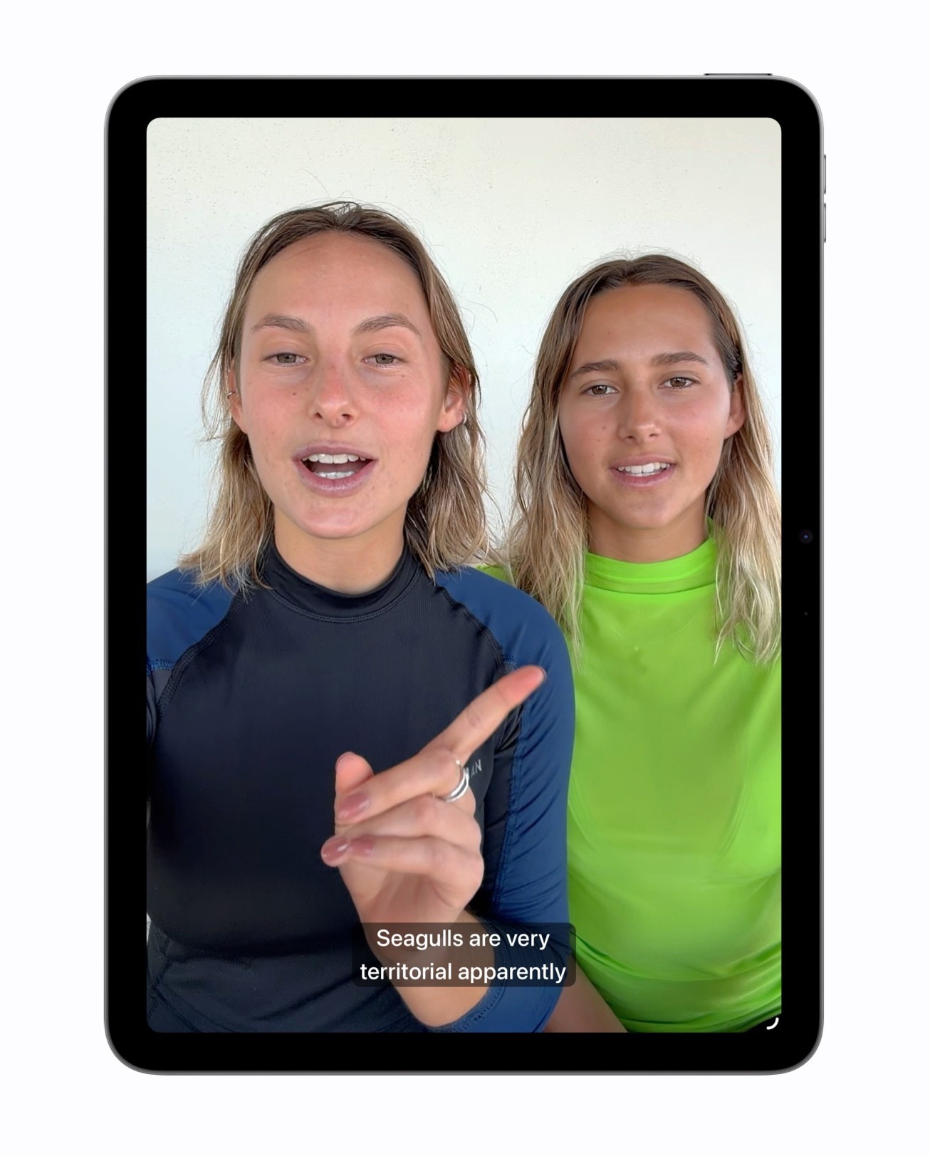 Apple visionOS 27 預告無障礙新功能：Vision Pro 眼控操作電動輪椅、9 月正式上線｜電獺少女