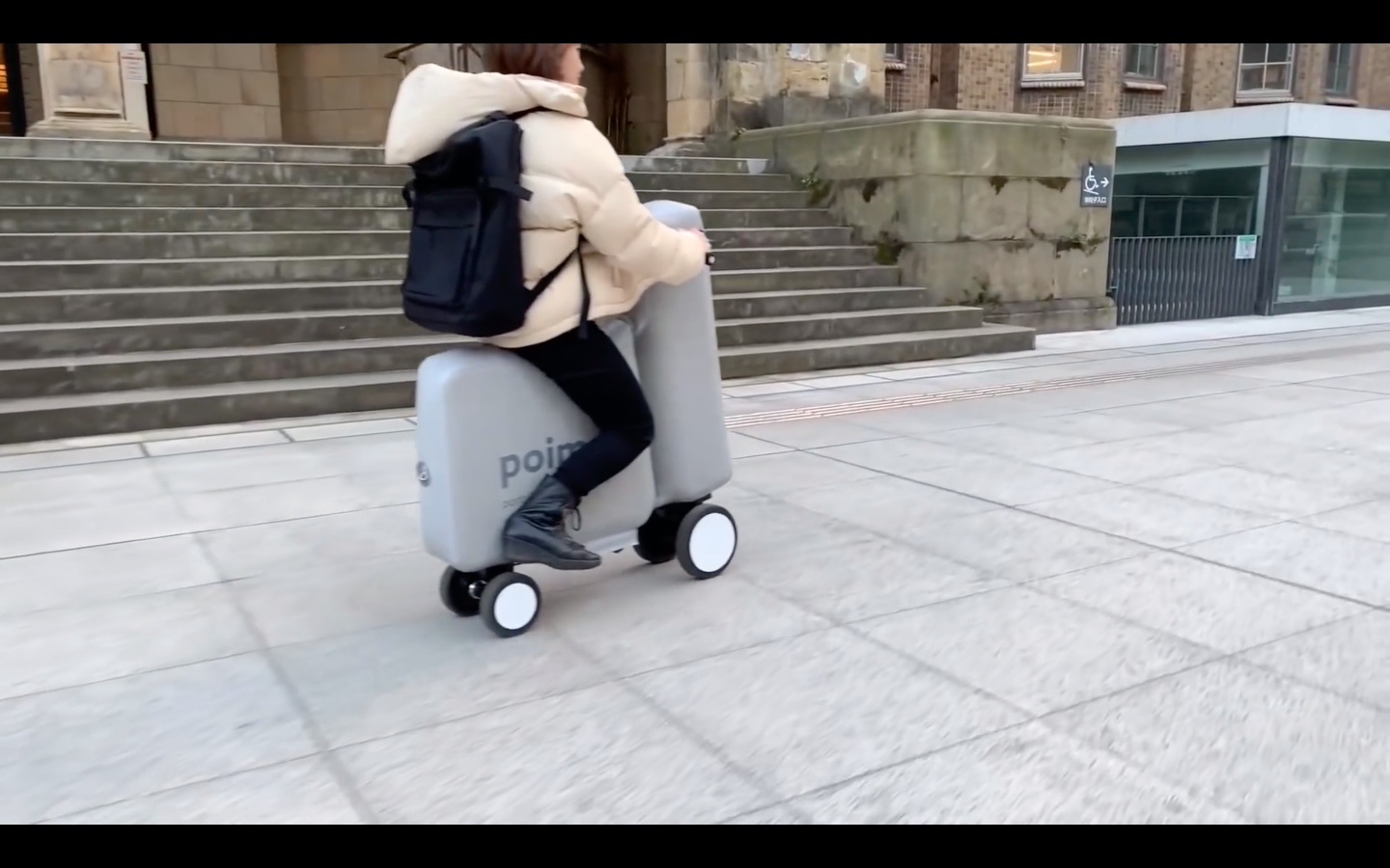 日本團隊開發『 充氣電動自行車 』！充氣只要 71 秒，洩氣就可摺疊收納！再也不需要找停車格！