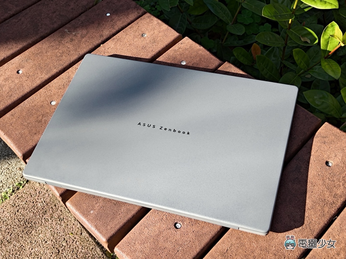 通勤好夥伴！輕薄又美的『 雲朵機 』ASUS Zenbook A14 (UX3407) 開箱