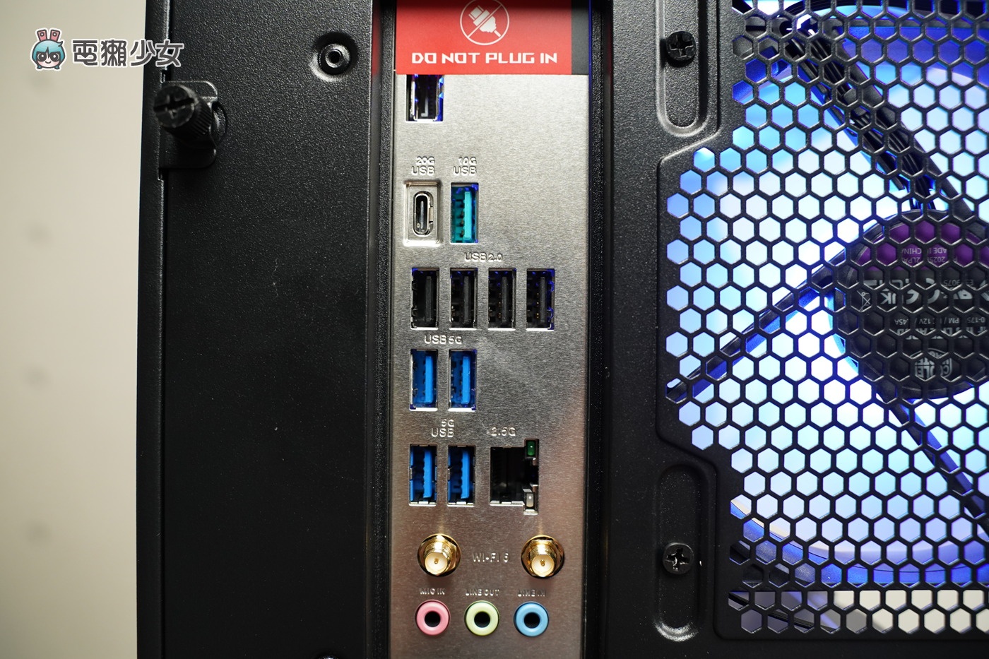 效能猛獸『ROG G700 電競桌機』不僅外型搶眼，效能更加突出！