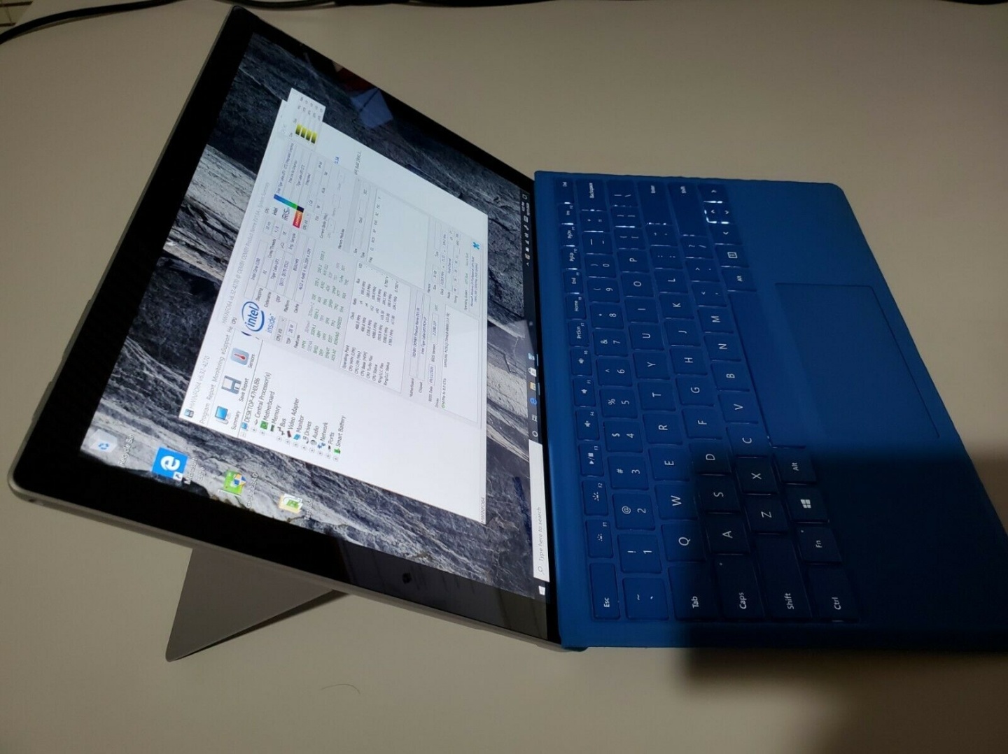 微軟 Surface Pro 8 原型機曝光！首次採用 Intel Iris Xe 獨立顯示卡