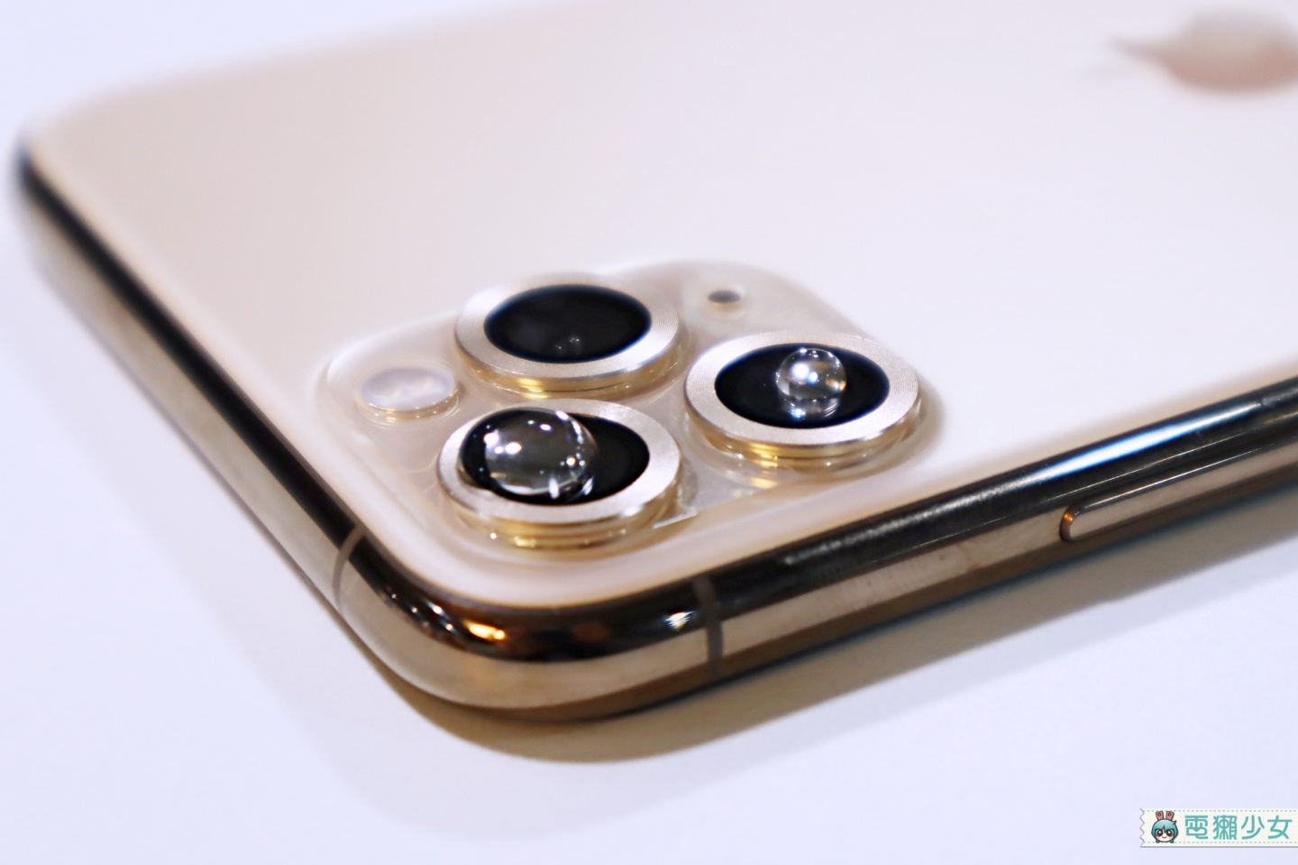 iPhone 鏡頭護身符！imos 藍寶石鏡頭保護鏡，守護 iPhone 大眼睛