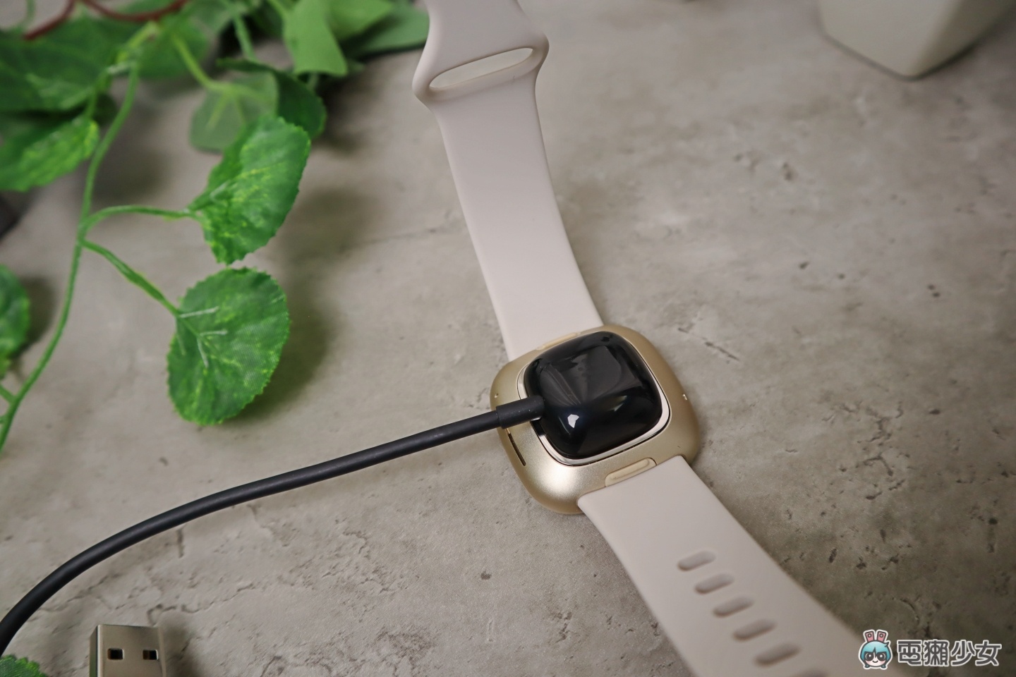 開箱｜『 Fitbit Sense 智慧手錶 』透過汗水就能測量膚電活動！外型有質感 使用也好簡單！