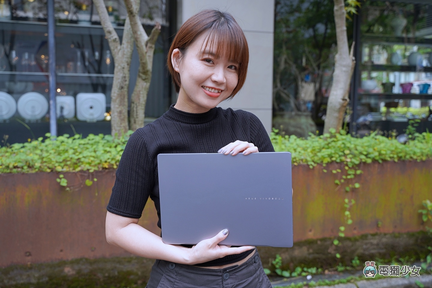 受到女生喜愛新設計：ASUS Vivobook S 14 OLED（S5406）巧妙的輕薄 AI 文書機
