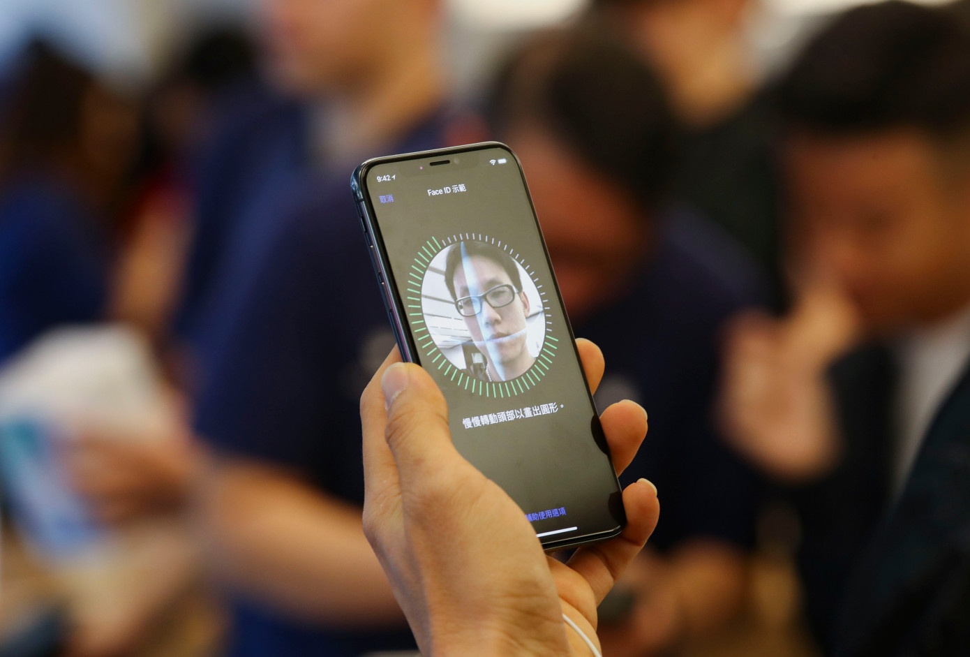 戴著口罩 Face ID 解鎖手機變更順暢！iOS 13.5 微調解鎖設計