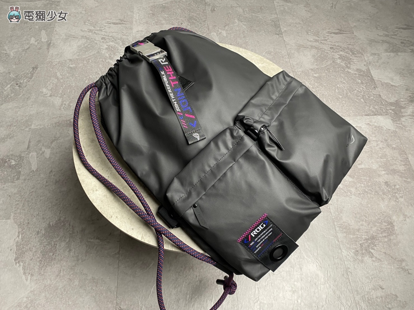 開箱｜潮！ROG SLASH 系列 配件 包包、帽子超有電競感 防潑水材質好加分