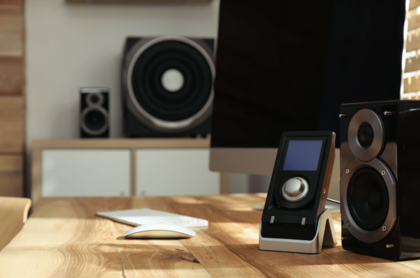 喇叭到底怎麼選?從藍牙音箱、Soundbar 到監聽喇叭,一次搞懂不同類型差在哪 喇叭到底怎麼選?從藍牙音箱、Soundbar 到監聽喇叭,一次搞懂不同類型差在哪
