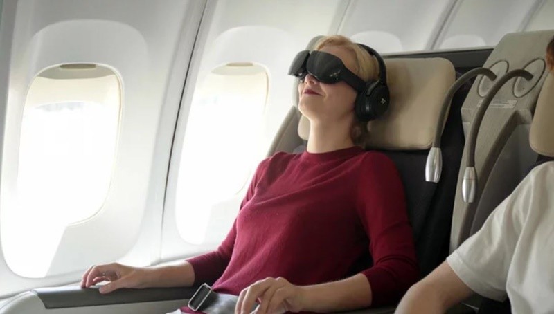 搭飛機好無聊？阿拉斯加航空打算讓你在飛機上看VR電影！