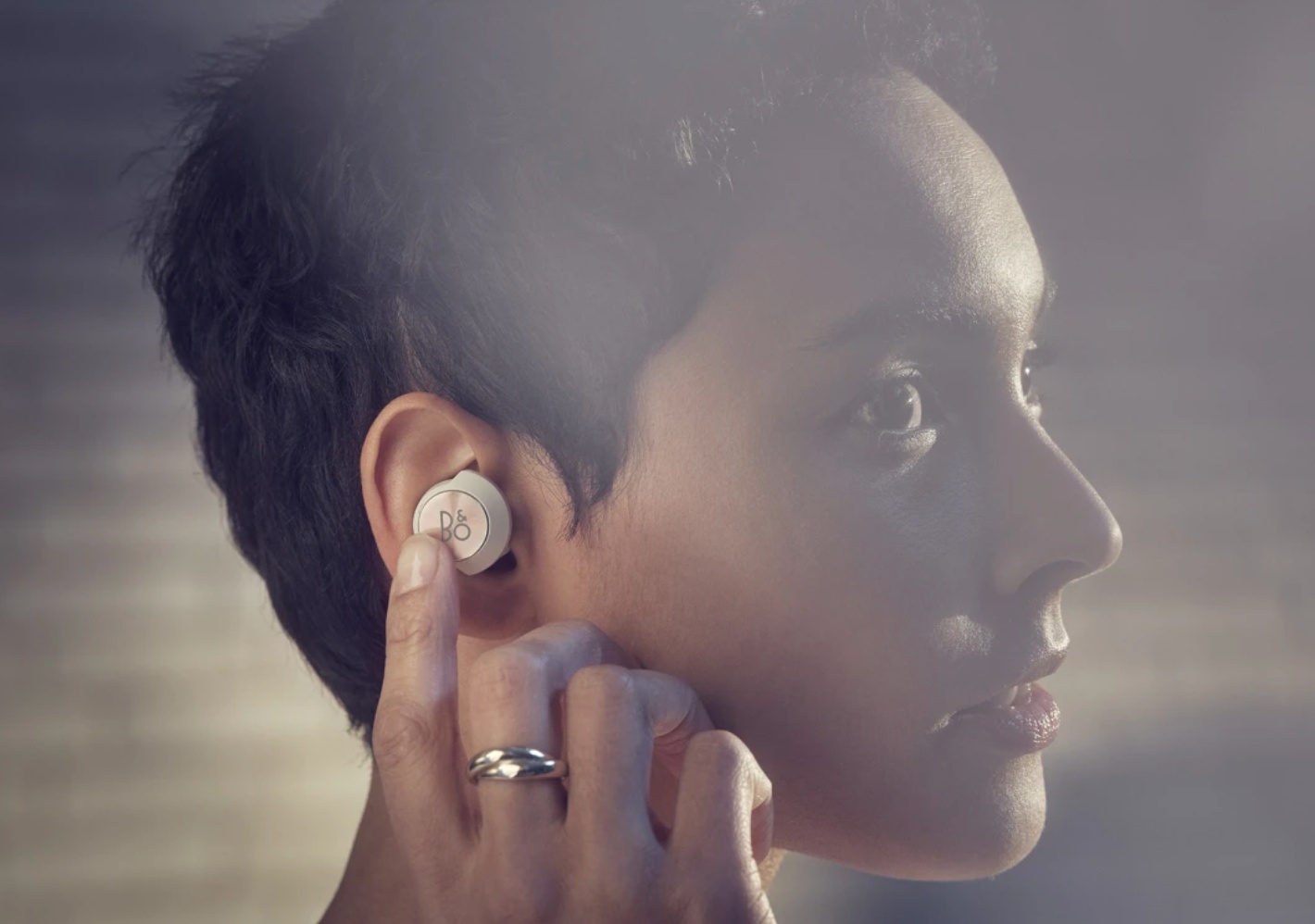 精品級音響品牌 B&O 推出自家首款具主動降噪的真無線藍牙耳機 售價 399 歐元