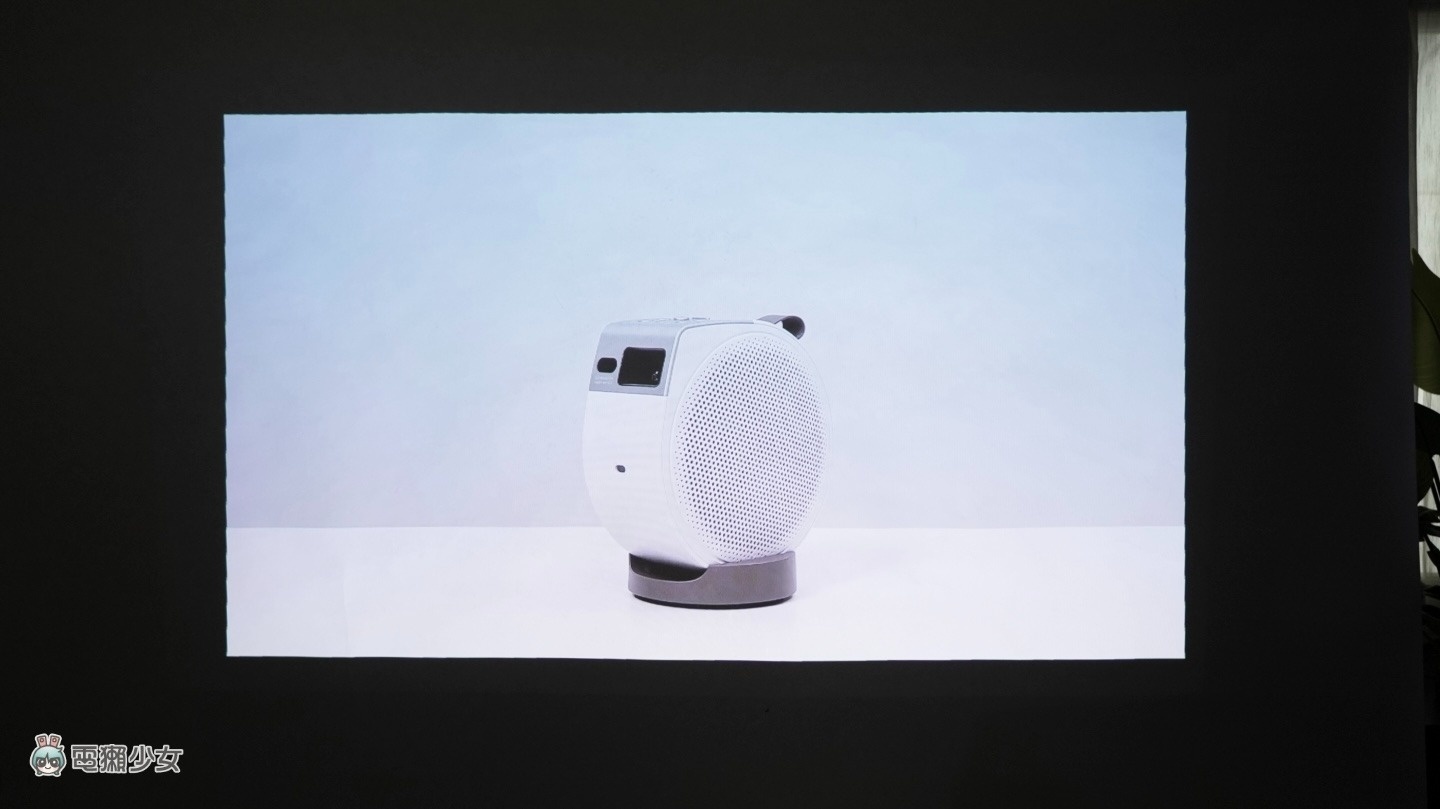 開箱 |為「 躺 」而生的投影機!用 BenQ GV32 躺著看電影是什麼樣的體驗!? 開箱 |為「 躺 」而生的投影機!用 BenQ GV32 躺著看電影是什麼樣的體驗!?
