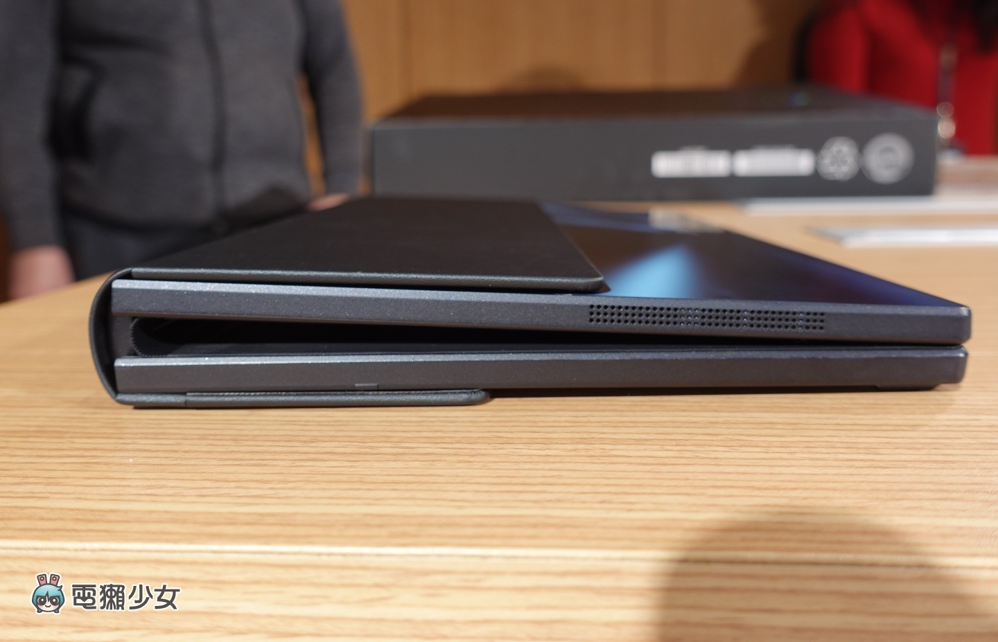 摺疊手機不夠看！華碩發表 17 吋的摺疊式筆電『 Zenbook 17 Fold OLED 』