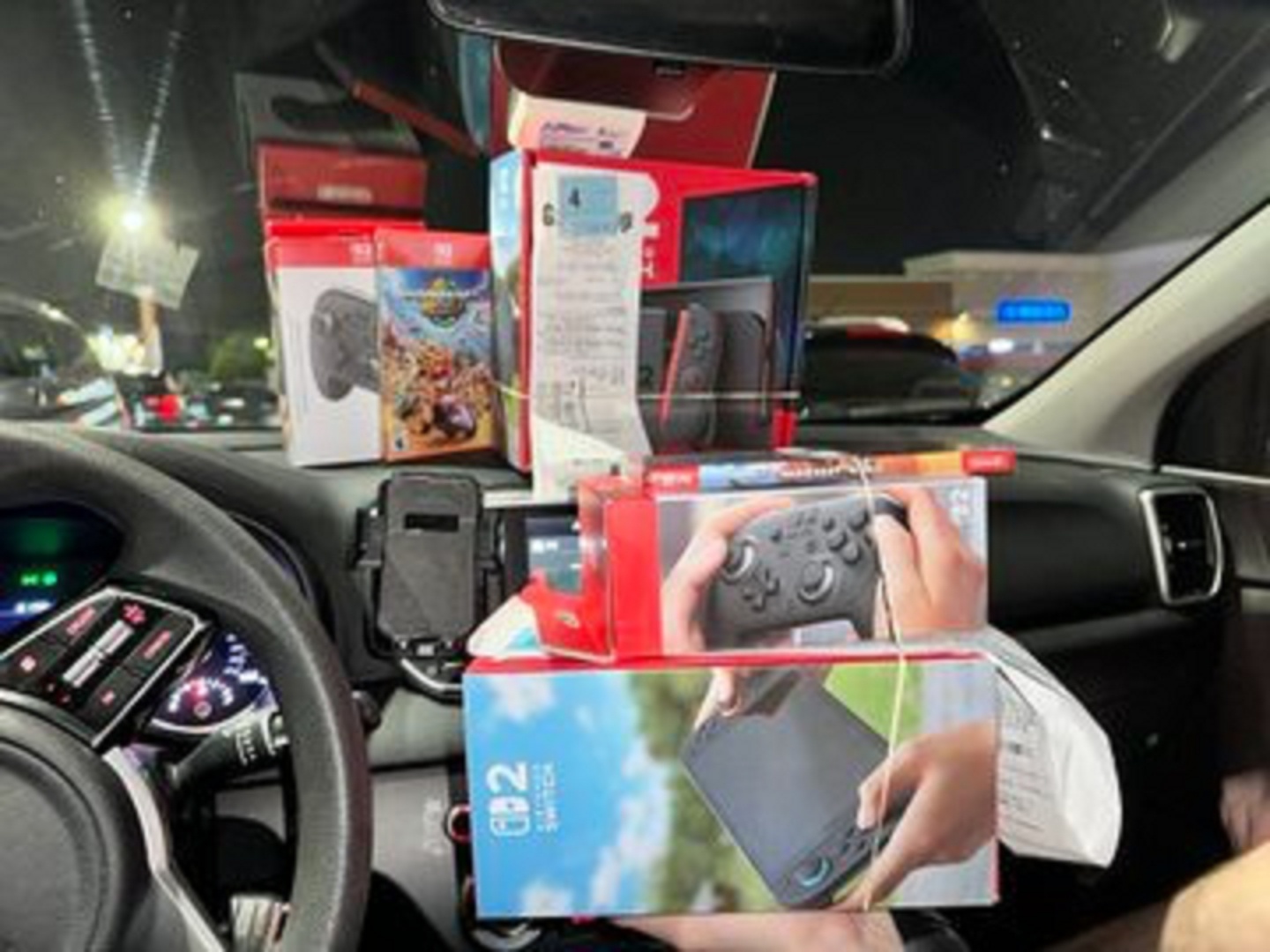 任天堂 Switch 2 全球開賣 美國玩家開箱發現螢幕被釘爆？